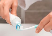 Фото - Врач предупредила об опасных ингредиентах зубных паст