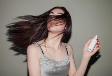 Фото - Солевой спрей для волос: как использовать и какие укладки сделать