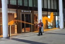 Фото - Экоактивисты облили краской бутик Rolex в центре Лондона